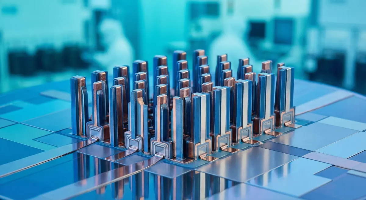 Gate-all-around transistor structure on silicon wafer
